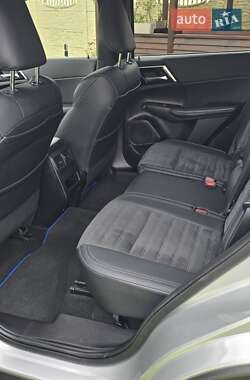 Внедорожник / Кроссовер Mitsubishi Outlander 2023 в 