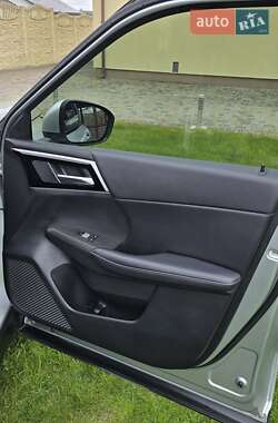 Внедорожник / Кроссовер Mitsubishi Outlander 2023 в 