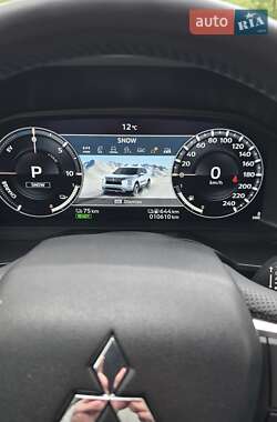 Внедорожник / Кроссовер Mitsubishi Outlander 2023 в 