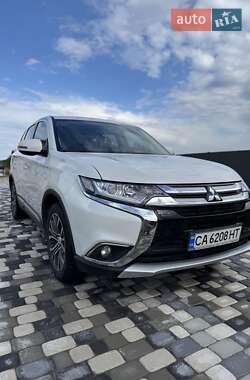 Внедорожник / Кроссовер Mitsubishi Outlander 2017 в 