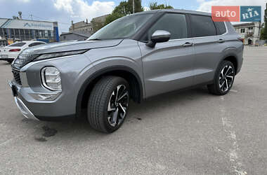 Внедорожник / Кроссовер Mitsubishi Outlander 2023 в 