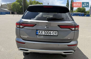 Внедорожник / Кроссовер Mitsubishi Outlander 2023 в 