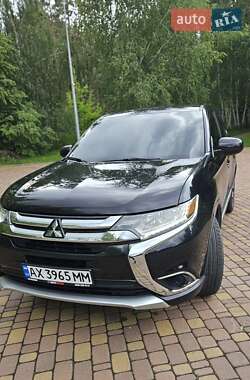 Внедорожник / Кроссовер Mitsubishi Outlander 2016 в 