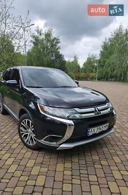 Внедорожник / Кроссовер Mitsubishi Outlander 2016 в 