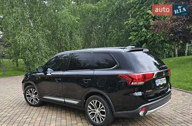 Внедорожник / Кроссовер Mitsubishi Outlander 2016 в 