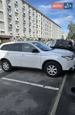 Позашляховик / Кросовер Mitsubishi Outlander 2014 в Києві