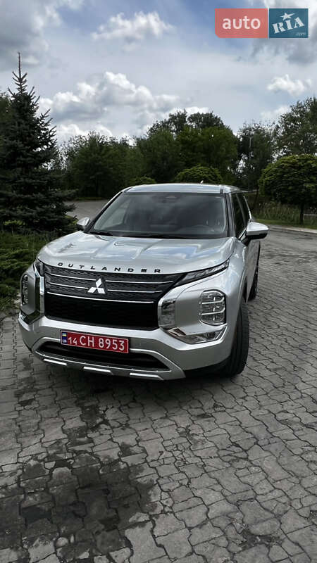 Внедорожник / Кроссовер Mitsubishi Outlander 2021 в 