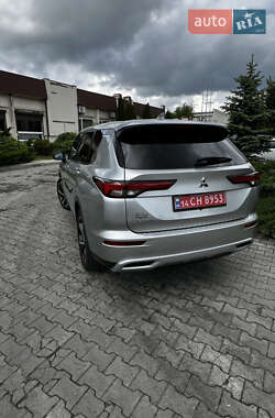 Внедорожник / Кроссовер Mitsubishi Outlander 2021 в 
