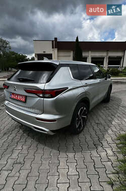 Внедорожник / Кроссовер Mitsubishi Outlander 2021 в 