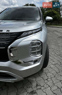 Внедорожник / Кроссовер Mitsubishi Outlander 2021 в 