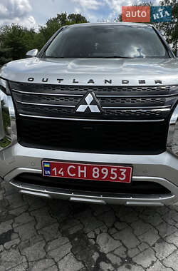 Внедорожник / Кроссовер Mitsubishi Outlander 2021 в 