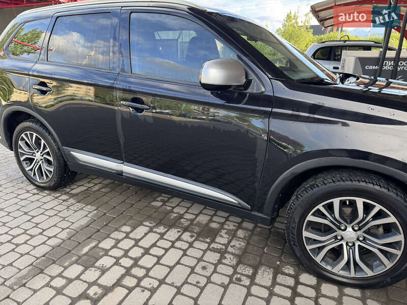 Внедорожник / Кроссовер Mitsubishi Outlander 2016 в Яремче