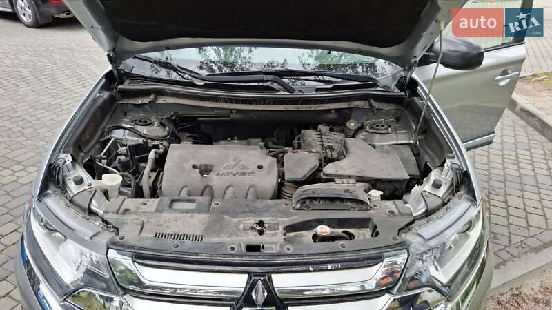 Внедорожник / Кроссовер Mitsubishi Outlander 2017 в Львове