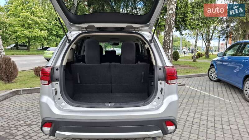 Внедорожник / Кроссовер Mitsubishi Outlander 2017 в Львове