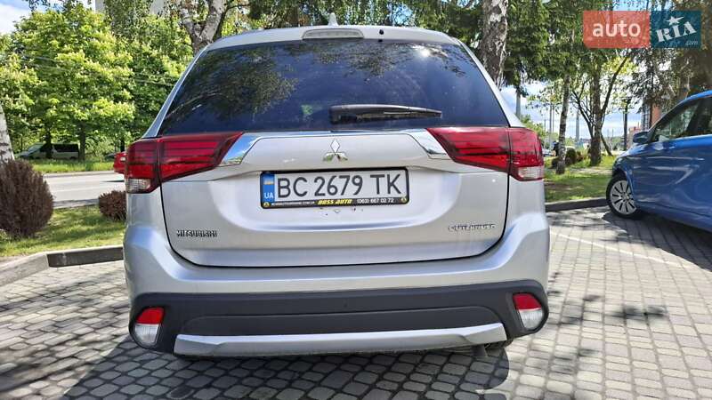 Внедорожник / Кроссовер Mitsubishi Outlander 2017 в Львове
