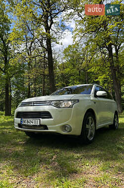 Внедорожник / Кроссовер Mitsubishi Outlander 2014 в Ровно