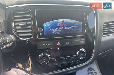 Внедорожник / Кроссовер Mitsubishi Outlander 2018 в 