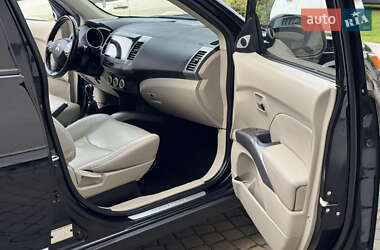 Внедорожник / Кроссовер Mitsubishi Outlander 2009 в 