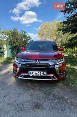 Внедорожник / Кроссовер Mitsubishi Outlander 2020 в 