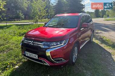 Внедорожник / Кроссовер Mitsubishi Outlander 2020 в 