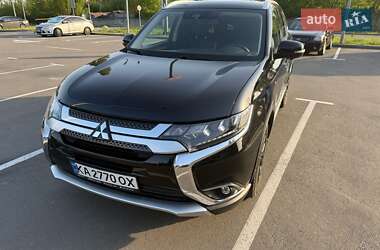 Внедорожник / Кроссовер Mitsubishi Outlander 2018 в Киеве