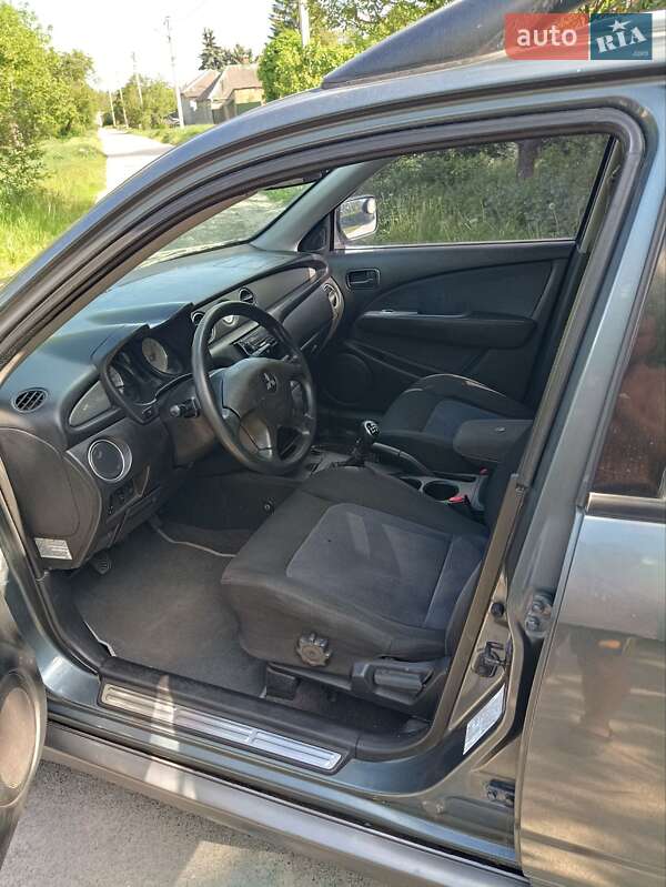 Позашляховик / Кросовер Mitsubishi Outlander 2003 в Харкові