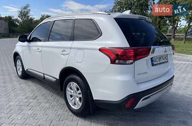 Внедорожник / Кроссовер Mitsubishi Outlander 2021 в 