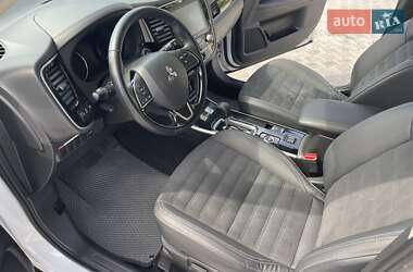 Внедорожник / Кроссовер Mitsubishi Outlander 2021 в 