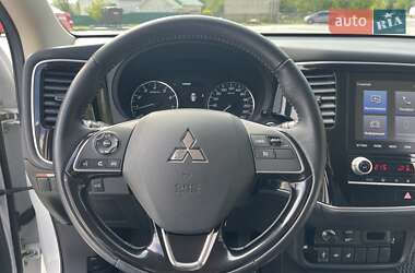 Внедорожник / Кроссовер Mitsubishi Outlander 2021 в 