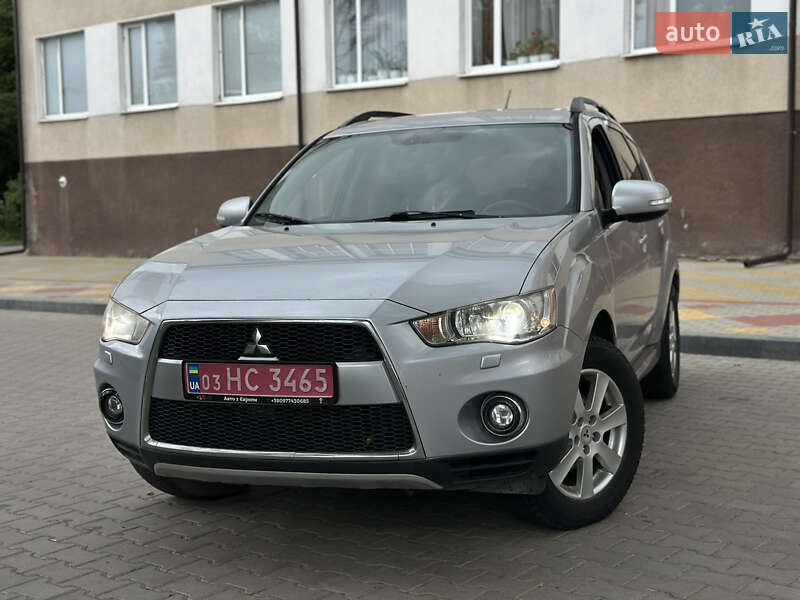 Позашляховик / Кросовер Mitsubishi Outlander 2011 в 