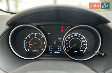 Позашляховик / Кросовер Mitsubishi Outlander 2011 в 