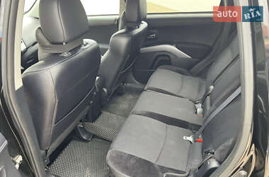 Внедорожник / Кроссовер Mitsubishi Outlander 2011 в 
