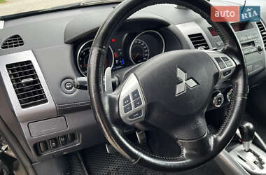 Внедорожник / Кроссовер Mitsubishi Outlander 2011 в 