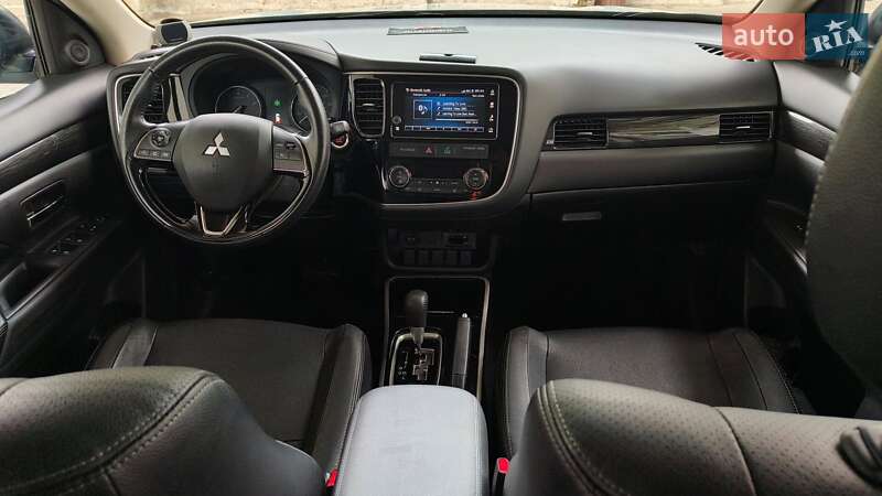 Внедорожник / Кроссовер Mitsubishi Outlander 2017 в Виннице