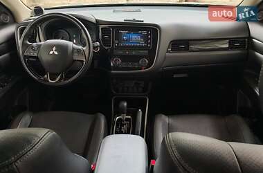 Внедорожник / Кроссовер Mitsubishi Outlander 2017 в 