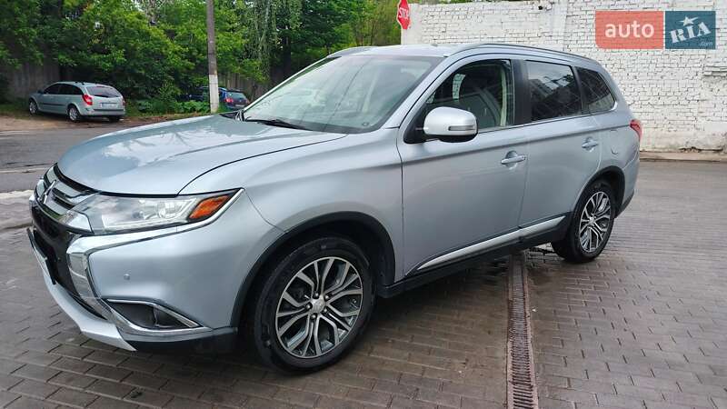 Внедорожник / Кроссовер Mitsubishi Outlander 2017 в Виннице
