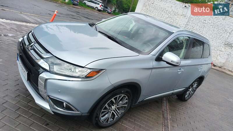 Внедорожник / Кроссовер Mitsubishi Outlander 2017 в Виннице