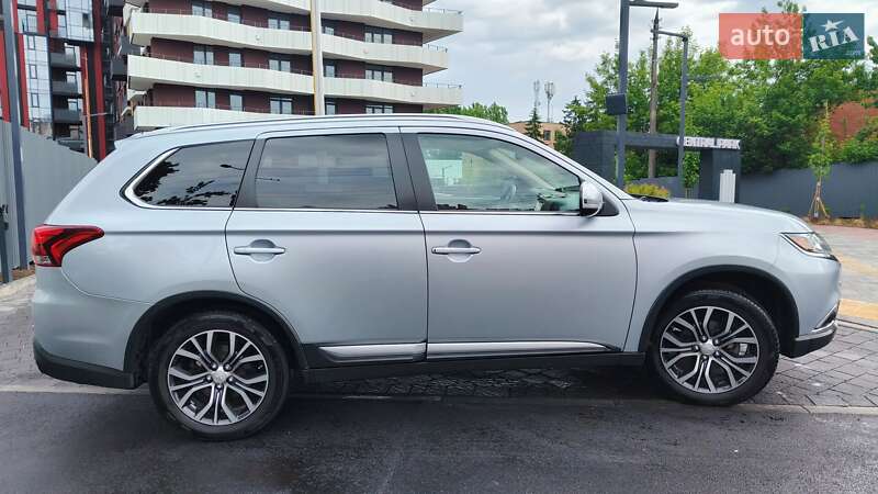 Внедорожник / Кроссовер Mitsubishi Outlander 2017 в Виннице