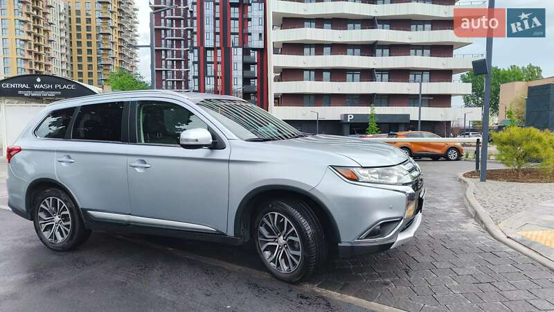 Внедорожник / Кроссовер Mitsubishi Outlander 2017 в Виннице