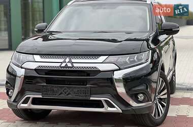 Внедорожник / Кроссовер Mitsubishi Outlander 2021 в 