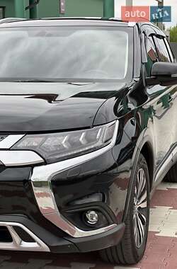 Внедорожник / Кроссовер Mitsubishi Outlander 2021 в 