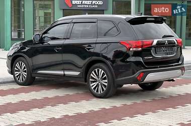 Внедорожник / Кроссовер Mitsubishi Outlander 2021 в 