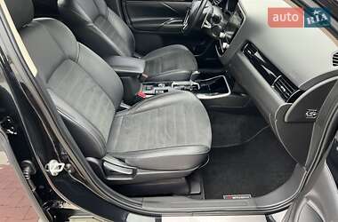 Внедорожник / Кроссовер Mitsubishi Outlander 2021 в 
