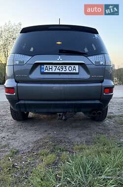 Внедорожник / Кроссовер Mitsubishi Outlander 2010 в 