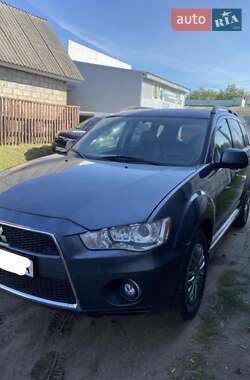 Внедорожник / Кроссовер Mitsubishi Outlander 2011 в Мене