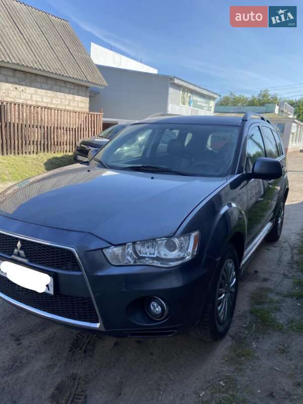 Mitsubishi Outlander 2011