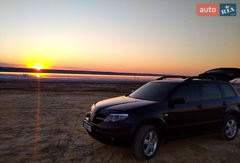 Позашляховик / Кросовер Mitsubishi Outlander 2003 в 