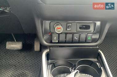 Внедорожник / Кроссовер Mitsubishi Outlander 2020 в 