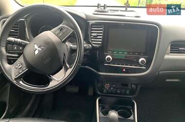 Внедорожник / Кроссовер Mitsubishi Outlander 2020 в 