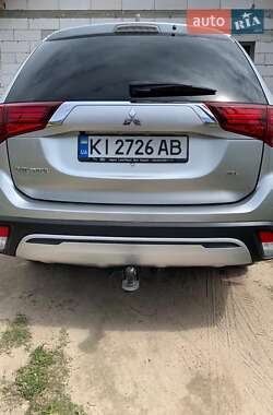 Внедорожник / Кроссовер Mitsubishi Outlander 2020 в 